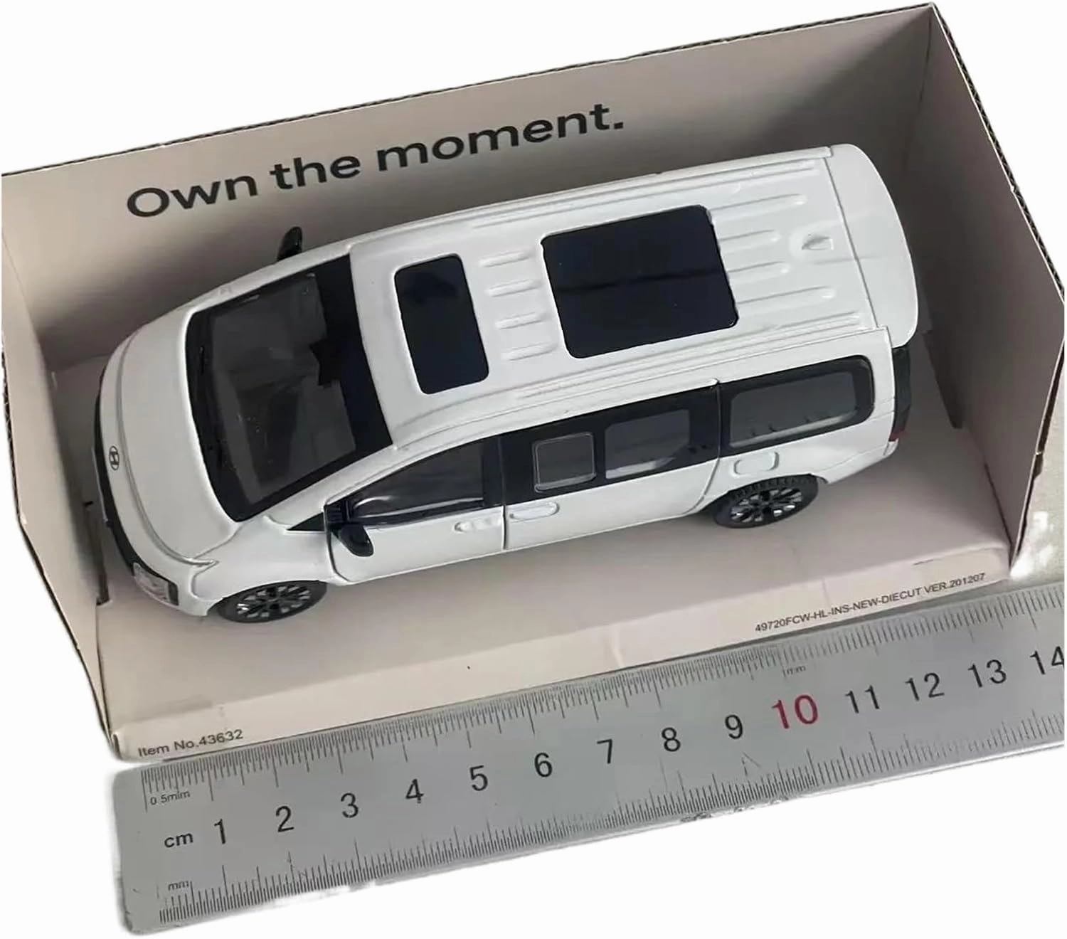 1:38 for Hyundai STARIA Simulation Alloy Pull-Back Car Model Collection Souvenir Ornaments Mini Simulation Toys(White)