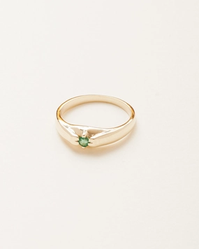 Astor ring with emerald  - 9 carat solid gold