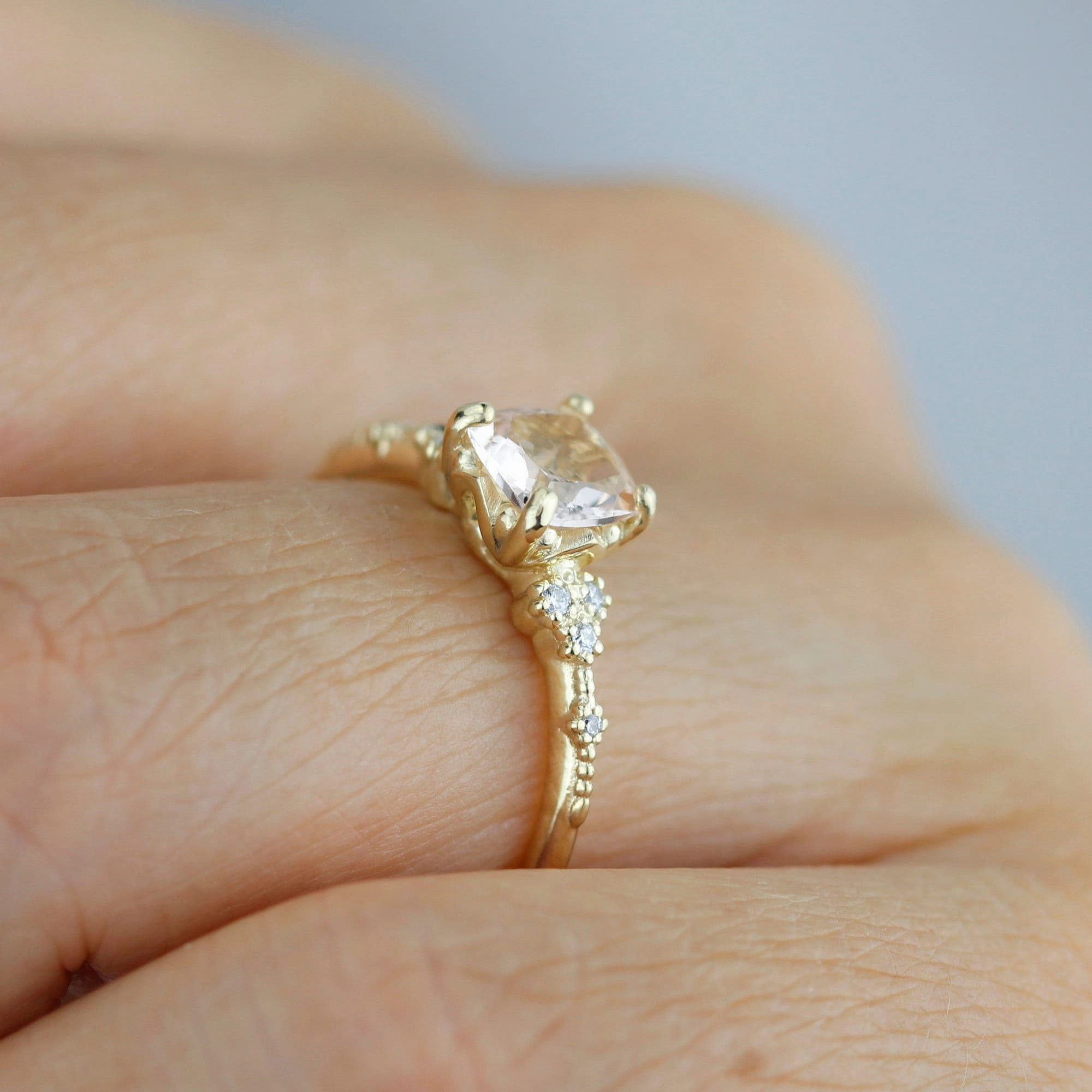 Cushion cut morganite and diamond ring | R 353MO