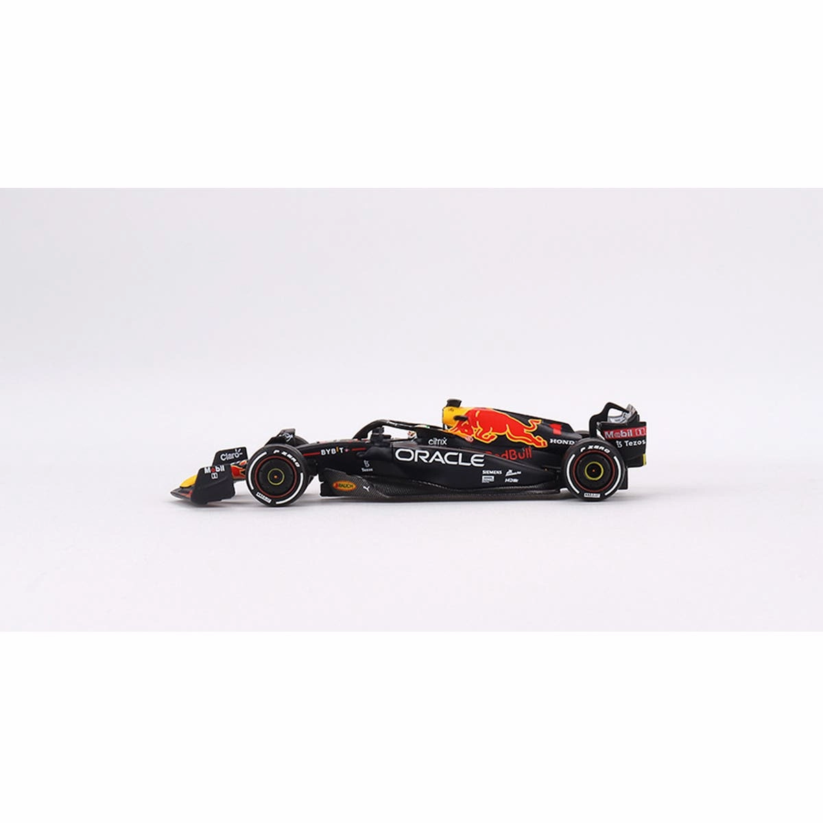 Oracle Red Bull Racing RB18 #1 Max Verstappen 2022 Abu Dhabi Grand Prix  Winner - 1:64 Scale Diecast Model Car