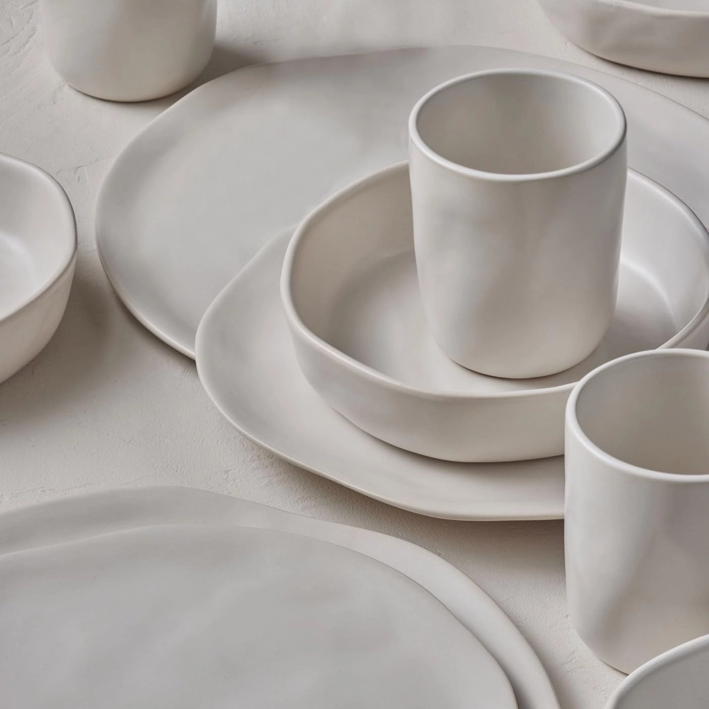 Stone by Mercer Project HEKONDA Modern Stoneware 32-Piece Dinnerware Set, Plate and Bowl Set, Dish Set for 8, Beige