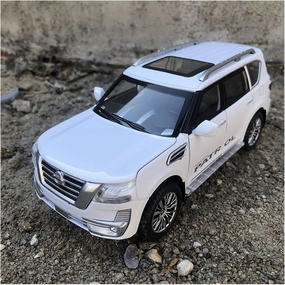 Toy car Model 1/32 for Nisssan Patrol Y62 Diecast Alloy Car Model SUV Off-Road with Travel Rack Light Pull Back Toy (Color : White)