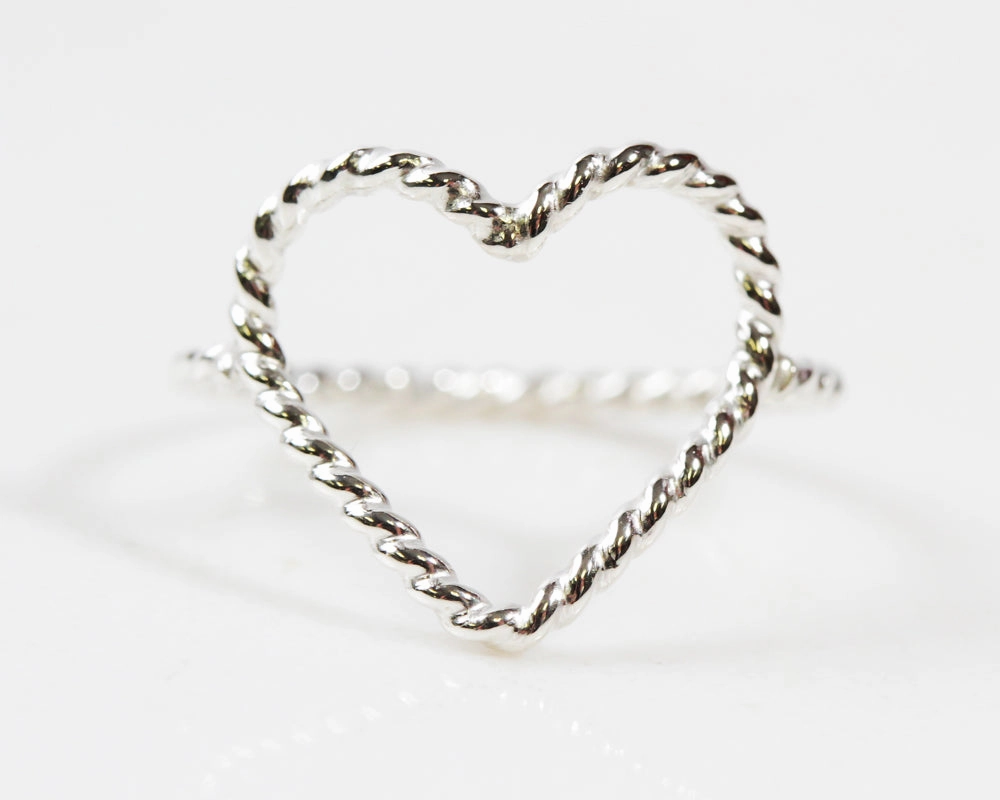 Twisted Simple Heart Ring